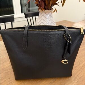 EUC Coach Black Leather Bella Tote